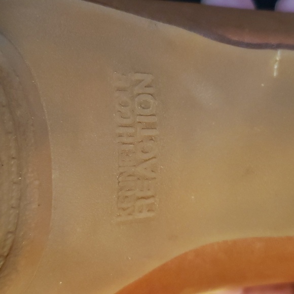 Kenneth Cole Reaction Peep Toe Platform Pump - Picture 9 of 10